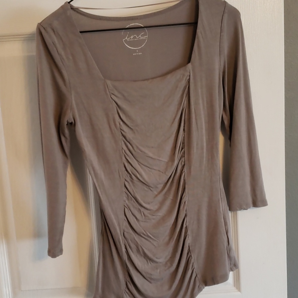 Ruffle front form fitted Gray blouse